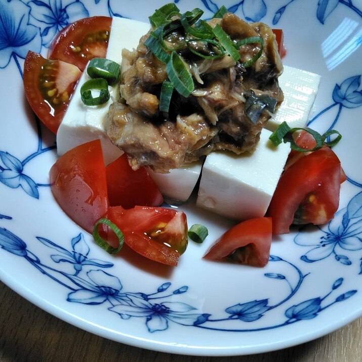 豆腐とトマトを鯖の味噌煮缶で美味しく